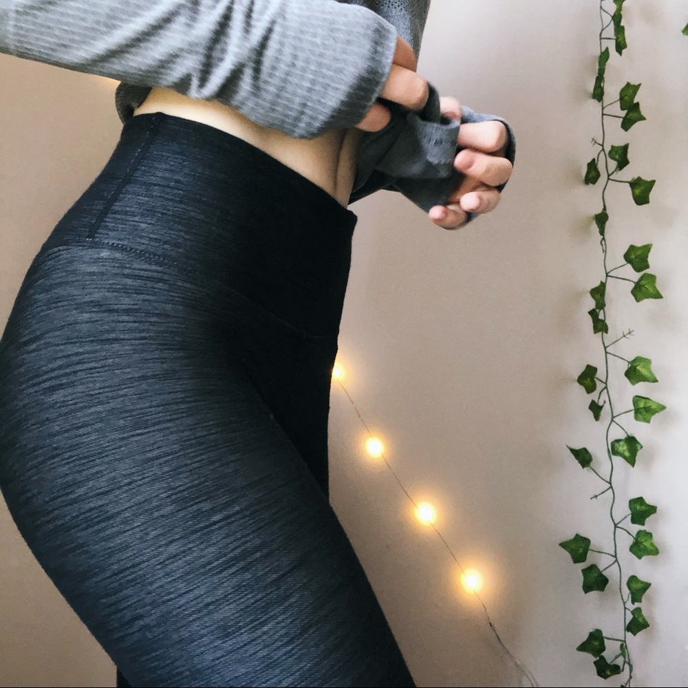 Lululemon Athletica Gray Cropped Leggings